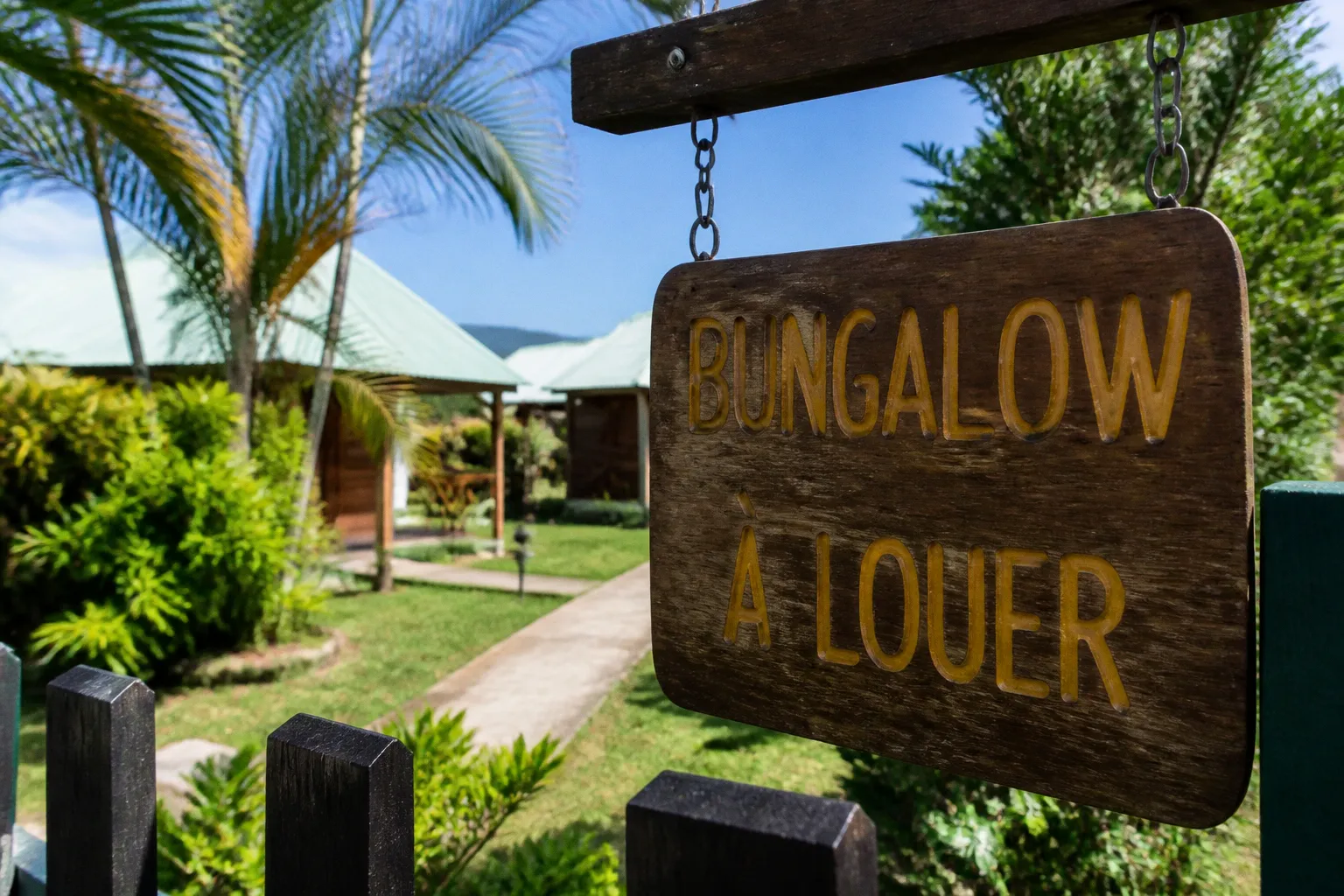 Recrutement à l'Office de tourisme de l'Est : quels enjeux pour les loueurs de bungalows ?